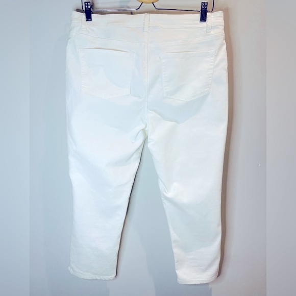 George Basic White Capri Pants - Picture 2 of 2